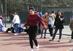 说明: 10.28毽绳比赛00036.jpg